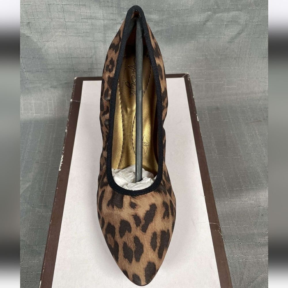 SoftStyle 6.5 Rachyl Leopard Heel - Picture 2 of 4
